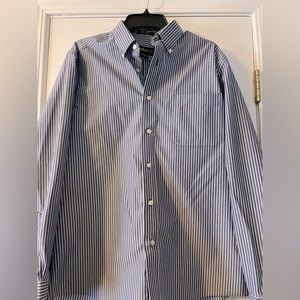 Eddie Bauer Men’s Wrinkle Resistant Relaxed Fit Shirt, size M